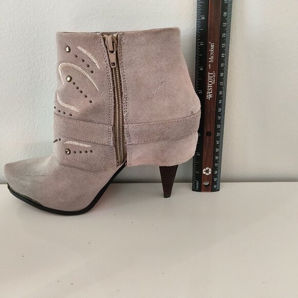Miranda by Miranda Lambert Tan Suede Ankle Western Boots Size 6.5M - Picture 5 of 8